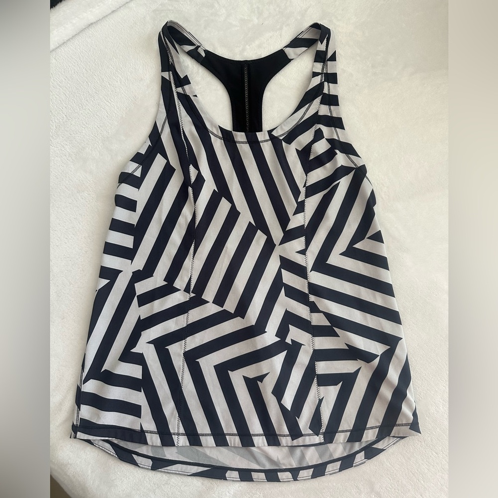 Lululemon black and white loose fit tank. RARE eyelash logo. PTP 16”